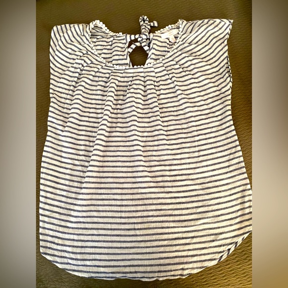 LC Lauren Conrad Tops - LC Lauren Conrad sleeveless blouse top back tie fringe neckline keyhole tie XS